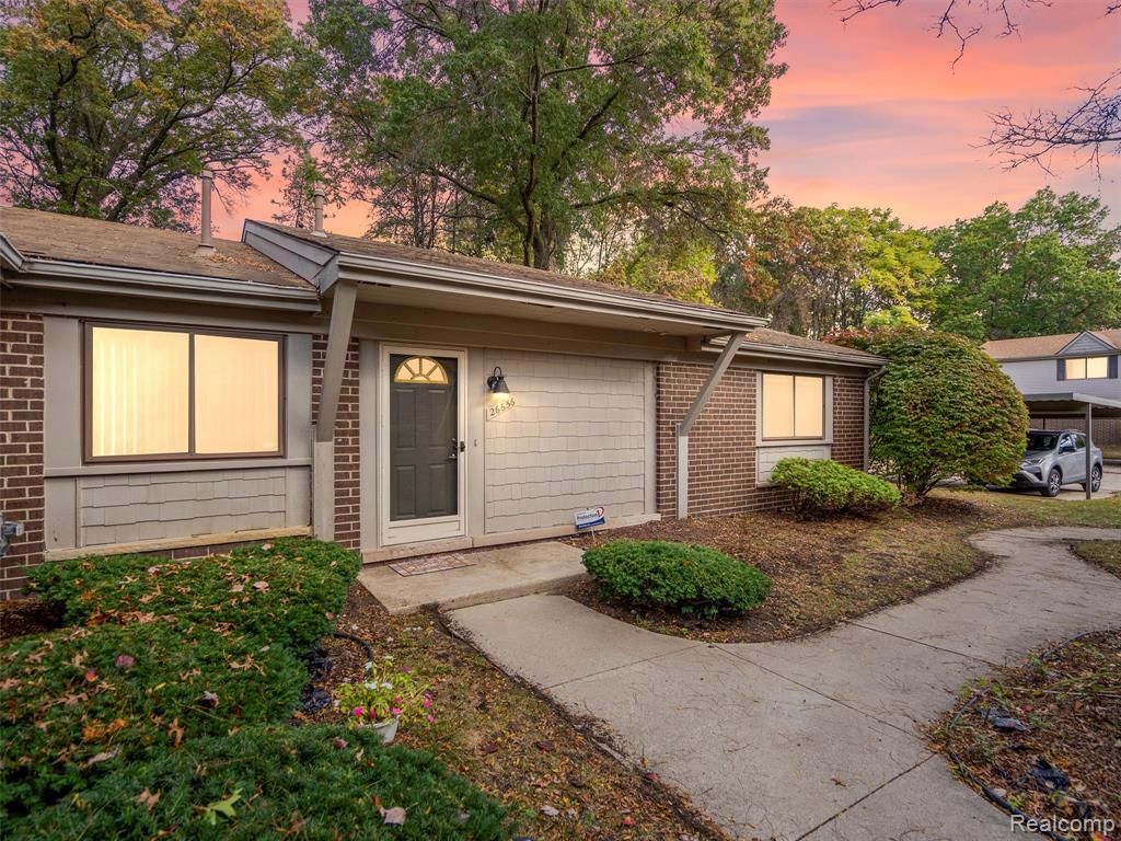 26656 Farmbrook Villa Drive, Southfield, MI 48034