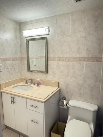 2625 Collins Avenue 810, Miami Beach, FL 33140