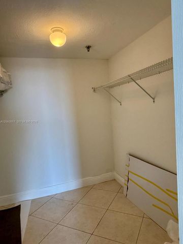 2625 Collins Avenue 810, Miami Beach, FL 33140
