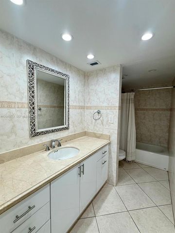 2625 Collins Avenue 810, Miami Beach, FL 33140