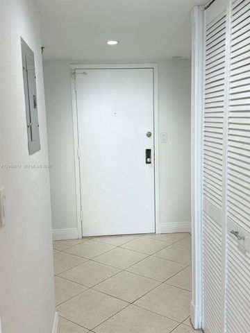 2625 Collins Avenue 810, Miami Beach, FL 33140