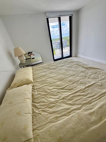 2625 Collins Avenue 810, Miami Beach, FL 33140