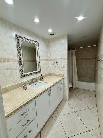 2625 Collins Avenue 810, Miami Beach, FL 33140