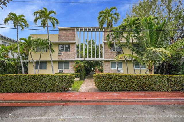 4740 Pine Tree Dr 28, Miami Beach, FL 33140