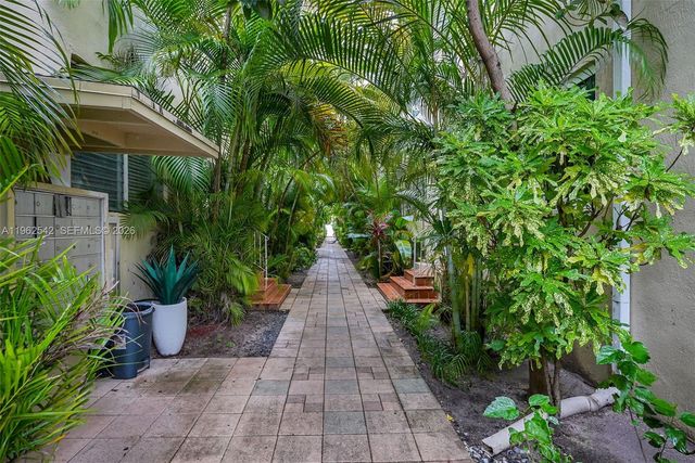 4740 Pine Tree Dr 28, Miami Beach, FL 33140