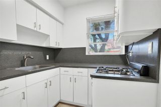 4740 Pine Tree Dr 28, Miami Beach, FL 33140