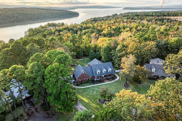 3310 Half Moon Lane, Russellville, AR 72802