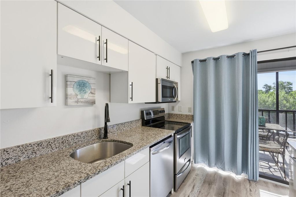 Image 7 of property listing at 3601 E BAY DRIVE 106, Holmes Beach, FL 34217