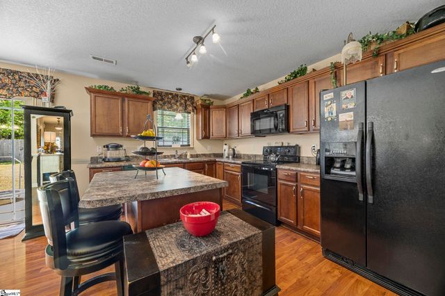 610 Chastine Drive, Spartanburg, SC 29301