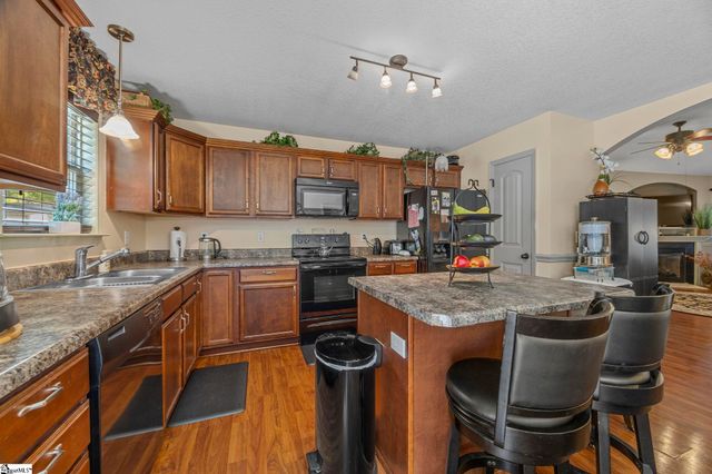 610 Chastine Drive, Spartanburg, SC 29301