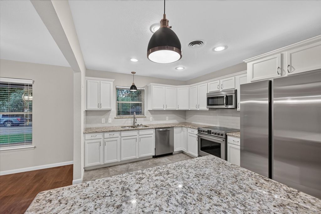 844 Woodcrest Drive, Hurst, TX 76053 — photo 5