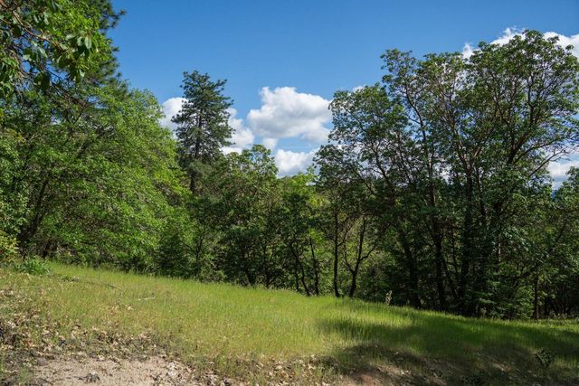 448 Adams Way, Grants Pass, OR 97526