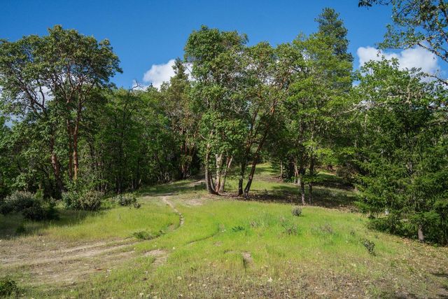 448 Adams Way, Grants Pass, OR 97526
