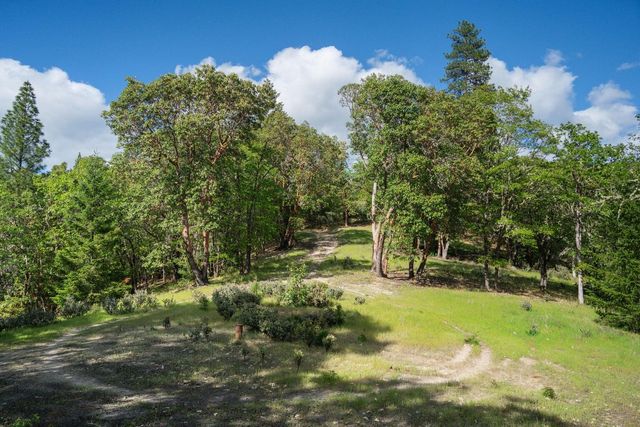 448 Adams Way, Grants Pass, OR 97526