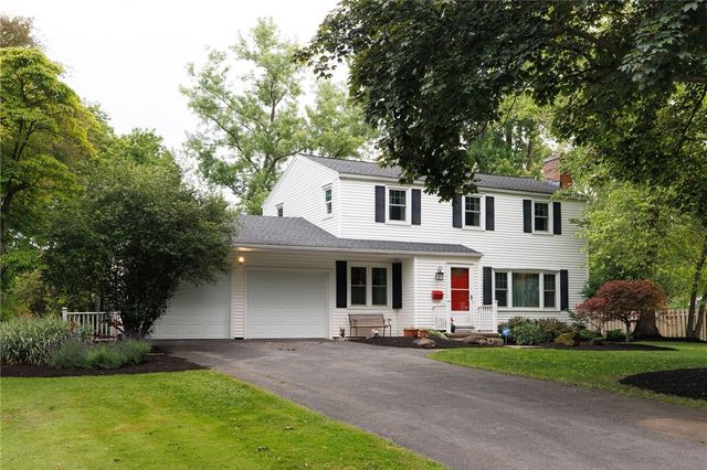 11 Colonial Drive, Penfield, NY 14526