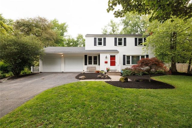 11 Colonial Drive, Penfield, NY 14526