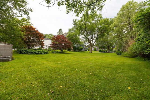 11 Colonial Drive, Penfield, NY 14526
