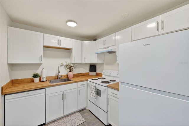 11715 RAINTREE VILLAGE BOULEVARD A, Temple Terrace, FL 33617