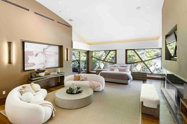 27500 La Vida Real, Los Altos Hills, CA 94022