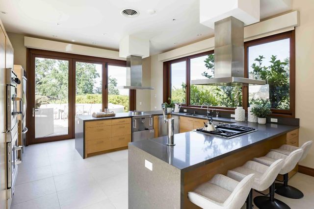 27500 La Vida Real, Los Altos Hills, CA 94022