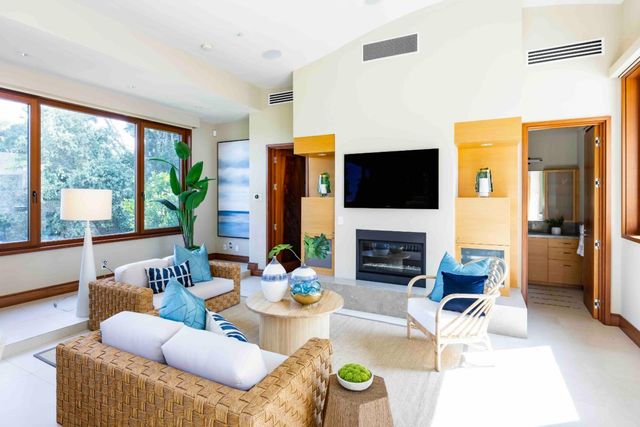 27500 La Vida Real, Los Altos Hills, CA 94022