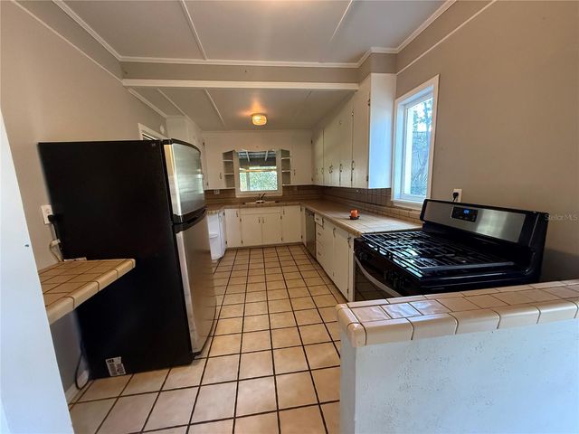 915 E WALNUT STREET, Lakeland, FL 33801