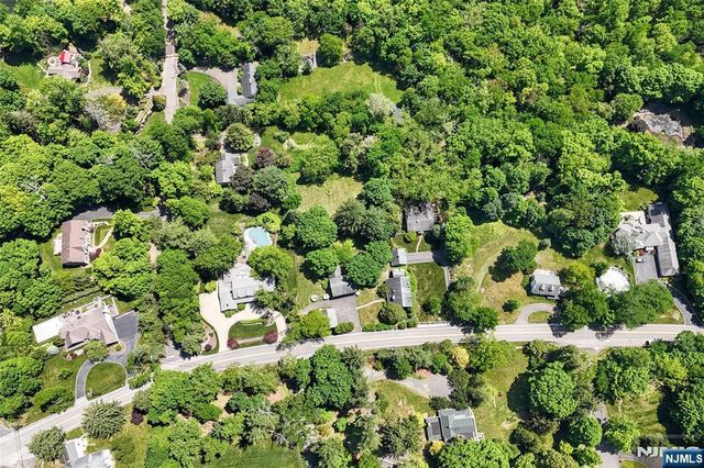 584 W Saddle River Road, Upper Saddle River, NJ 07458