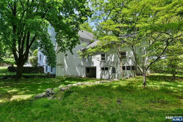 584 W Saddle River Road, Upper Saddle River, NJ 07458