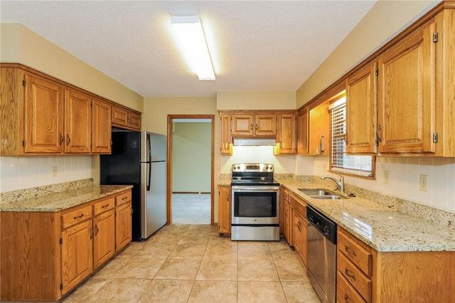 14801 S Brougham Drive, Olathe, KS 66062