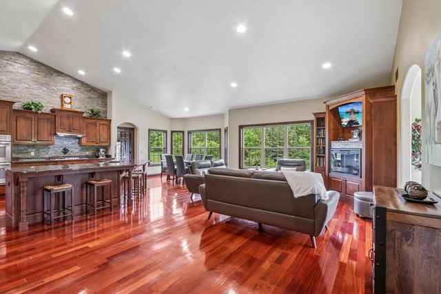 N6819 Canter COURT, Lake Mills, WI 53551