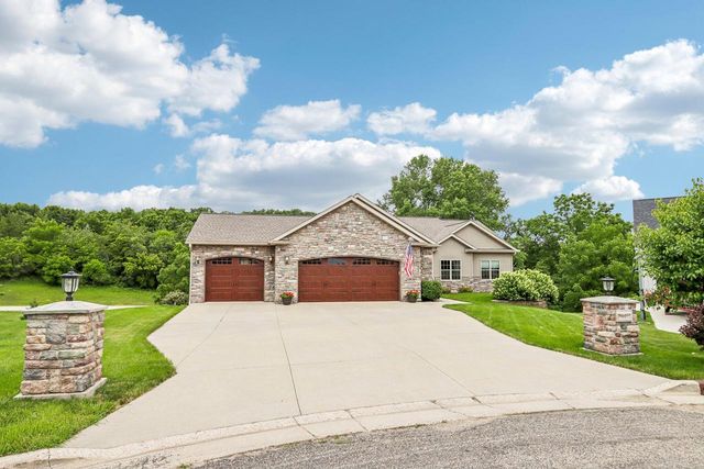 N6819 Canter COURT, Lake Mills, WI 53551