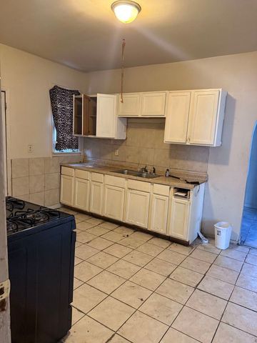 11715 S Wentworth Avenue, Chicago, IL 60628