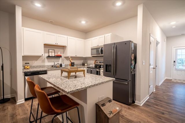 702 Dallas Dr, Columbia, TN 38401