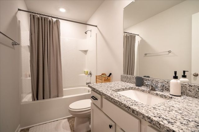 702 Dallas Dr, Columbia, TN 38401