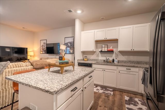 702 Dallas Dr, Columbia, TN 38401