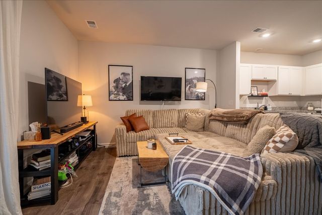 702 Dallas Dr, Columbia, TN 38401