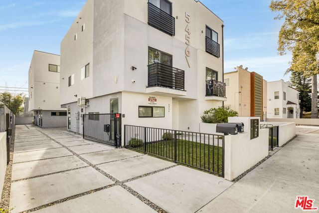 5456 Barton Avenue, Los Angeles, CA 90038