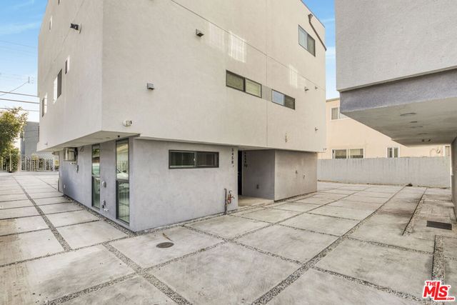 5456 Barton Avenue, Los Angeles, CA 90038