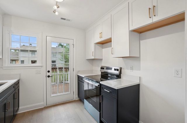 225 Ellington Pl, Madison, TN 37115
