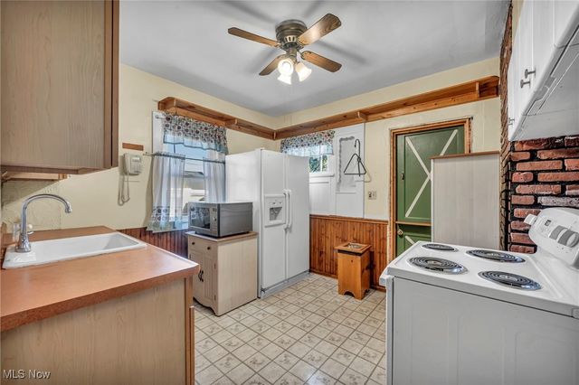 3707 Freehold Avenue, Parma, OH 44134