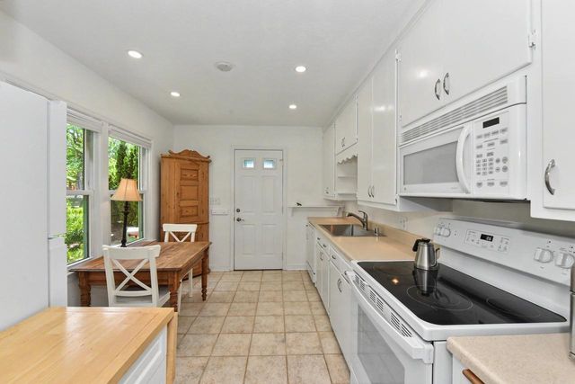 W165N8607 Dardis AVENUE, Menomonee Falls, WI 53051