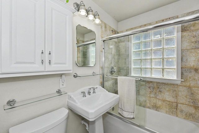 W165N8607 Dardis AVENUE, Menomonee Falls, WI 53051