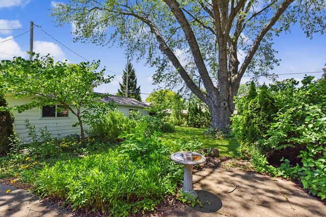 W165N8607 Dardis AVENUE, Menomonee Falls, WI 53051