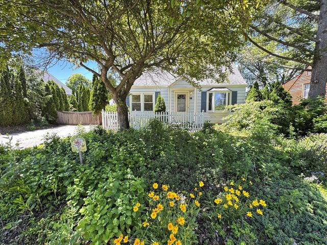 W165N8607 Dardis AVENUE, Menomonee Falls, WI 53051