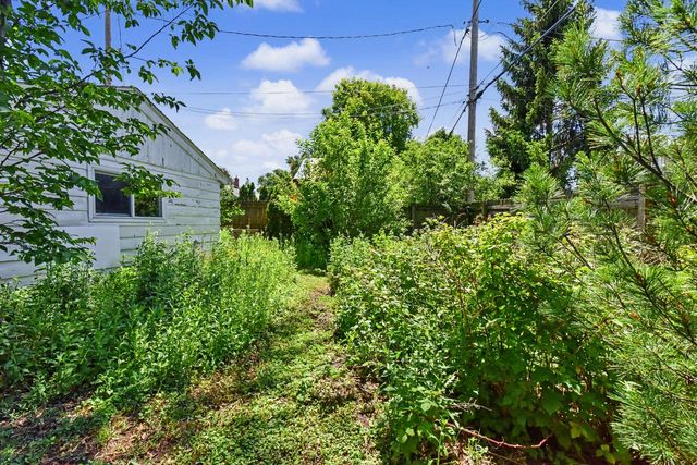 W165N8607 Dardis AVENUE, Menomonee Falls, WI 53051