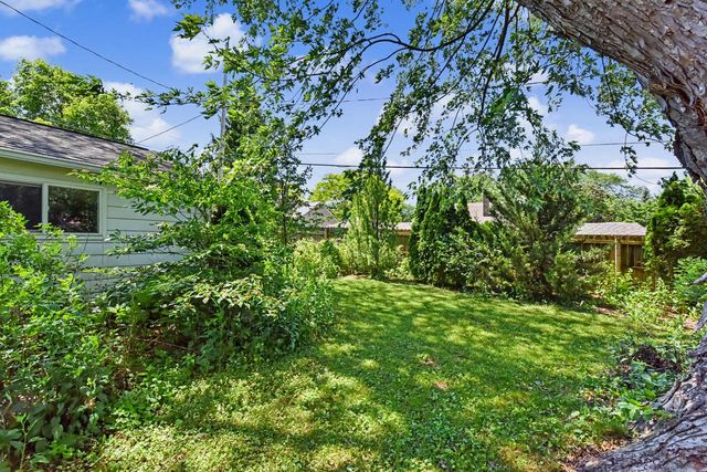 W165N8607 Dardis AVENUE, Menomonee Falls, WI 53051