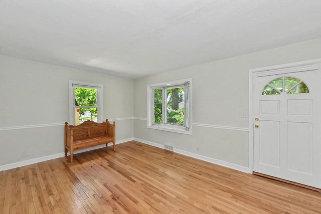 W165N8607 Dardis AVENUE, Menomonee Falls, WI 53051