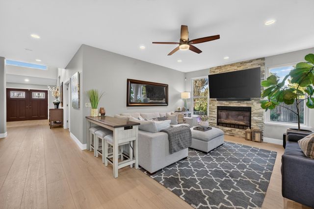 120 Waterboro Sqr, Folsom, CA 95630