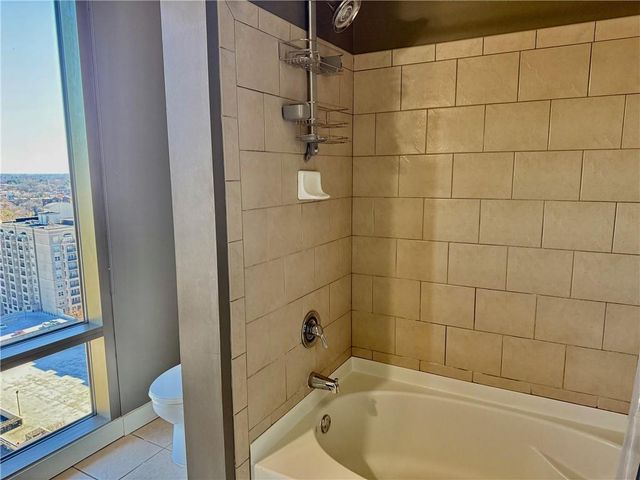 565 Peachtree Street NE 1811, Atlanta, GA 30308