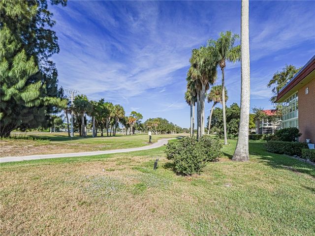 16 Vista Palm Lane 106, Vero Beach, FL 32962